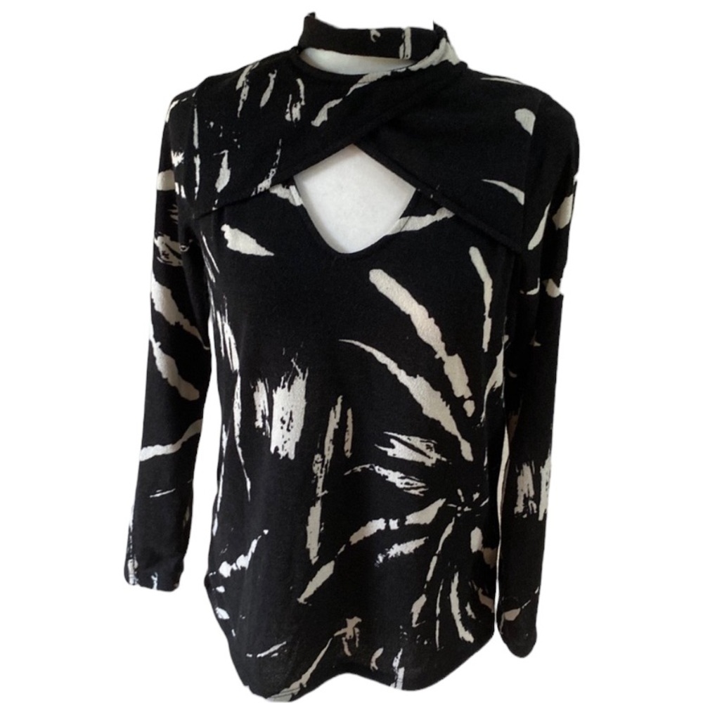 Black & white knit choker style top. Size small.